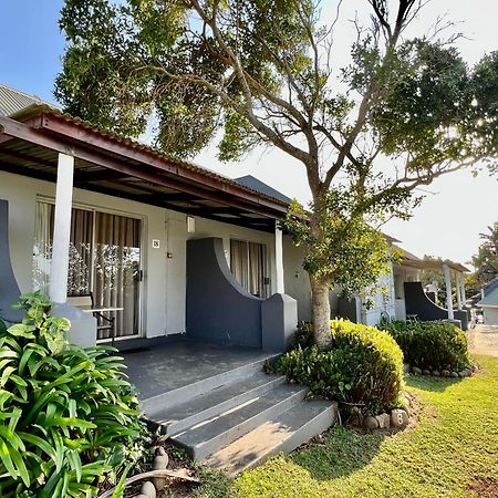 Trennerys Hotel Qolora Mouth Bagian luar foto